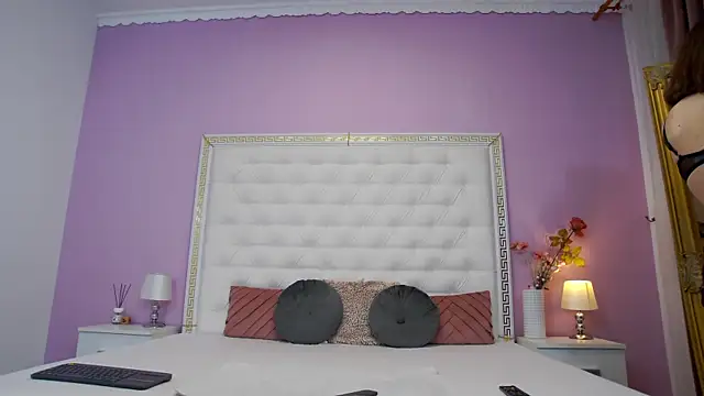 Lenna Paul online show from 01-12-26, 05:03