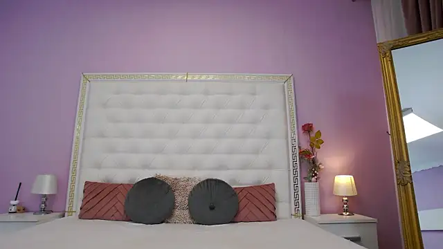 Lenna Paul online show from 12-23-25, 04:12