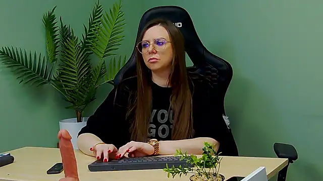 AngellaWhitte online show from 02-19-25, 06:10