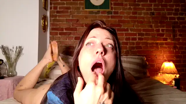 MaeDaybaby online show from 11-26-25, 02:28