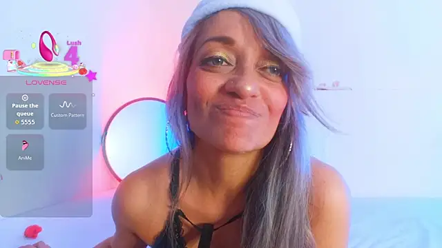 Snapshot of emma_collson chatting on 12-22-25, 10:21 emma collson online show from 12-22-25, 10:21