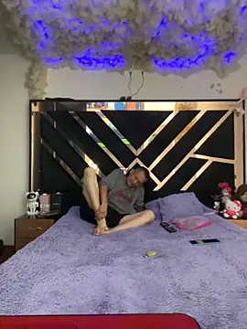 Brianna Trans00 online show from 11-26-25, 02:00