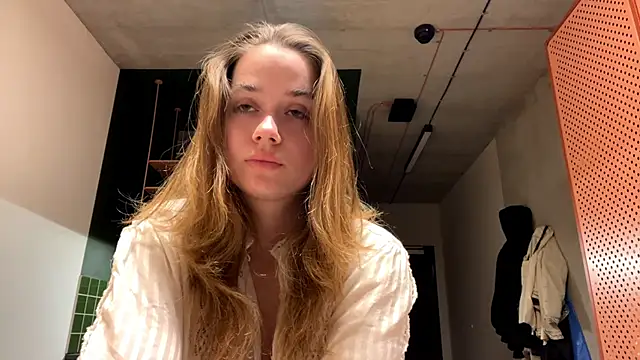 Celeste Glow online show from 12-04-24, 11:30