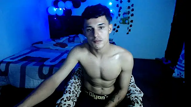 Snapshot of freddy_romas chatting on 10-23-25, 01:04 freddy romas online show from 10-23-25, 01:04