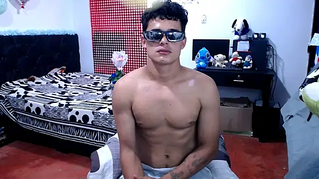 Snapshot of freddy_romas chatting on 07-16-26, 12:18 freddy romas online show from 07-16-26, 12:18