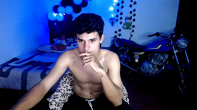 Snapshot of freddy_romas chatting on 10-21-25, 01:27 freddy romas online show from 10-21-25, 01:27