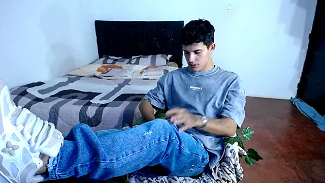 Snapshot of freddy_romas chatting on 09-29-25, 01:56 freddy romas online show from 09-29-25, 01:56