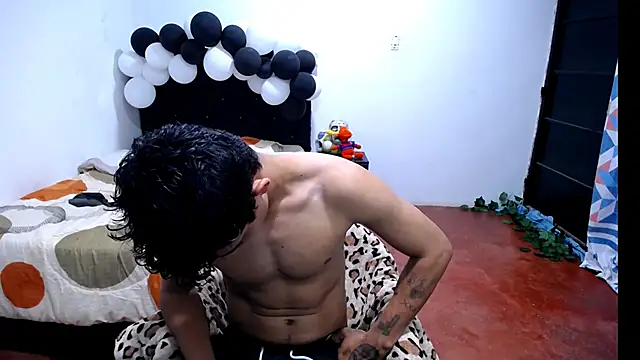 Snapshot of freddy_romas chatting on 10-10-25, 01:56 freddy romas online show from 10-10-25, 01:56