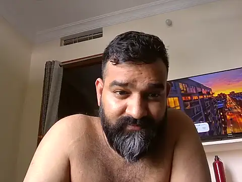 Snapshot of Fun_Guuy chatting on 05-11-26, 09:32 Fun Guuy online show from 05-11-26, 09:32