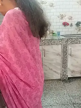 Snapshot of Saroj-Shah chatting on 11-28-25, 05:29 Saroj-Shah online show from 11-28-25, 05:29