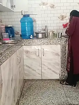 Snapshot of Saroj-Shah chatting on 11-12-25, 06:50 Saroj-Shah online show from 11-12-25, 06:50