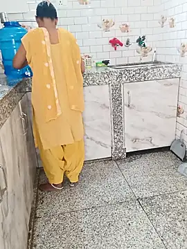 Snapshot of Saroj-Shah chatting on 03-12-26, 06:06 Saroj-Shah online show from 03-12-26, 06:06