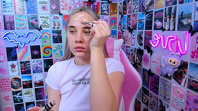 MiaMilas online show from 12-17-25, 11:37