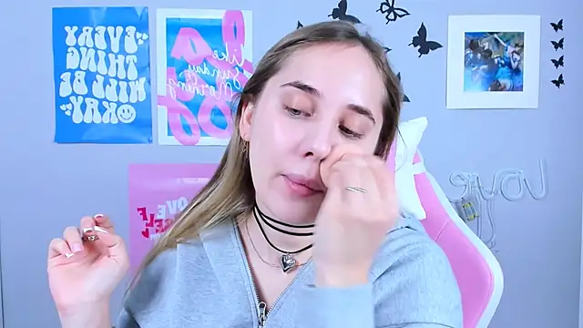 MiaMilas online show from 01-06-25, 04:36