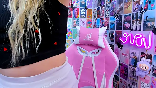 MiaMilas online show from 01-12-26, 02:24