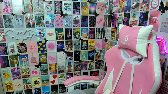 MiaMilas online show from 10-18-25, 04:20