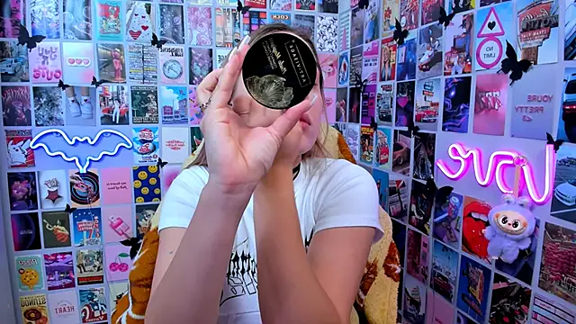 MiaMilas online show from 10-22-25, 12:26