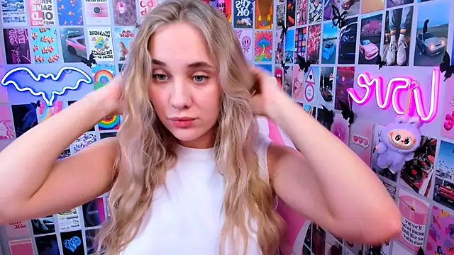 MiaMilas online show from 12-16-25, 02:10