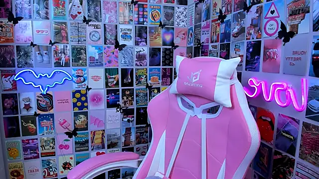 MiaMilas online show from 10-16-25, 05:10