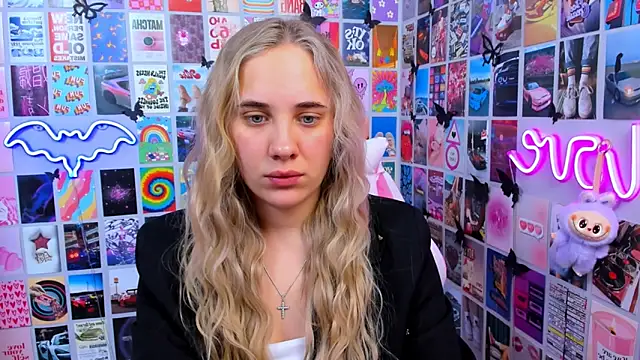 MiaMilas online show from 12-18-25, 03:05