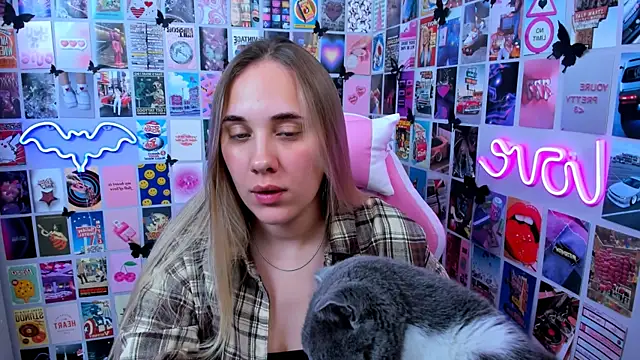 MiaMilas online show from 10-13-25, 03:57