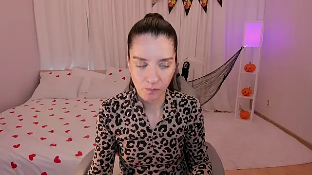 helentasty online show from 10-30-25, 03:49