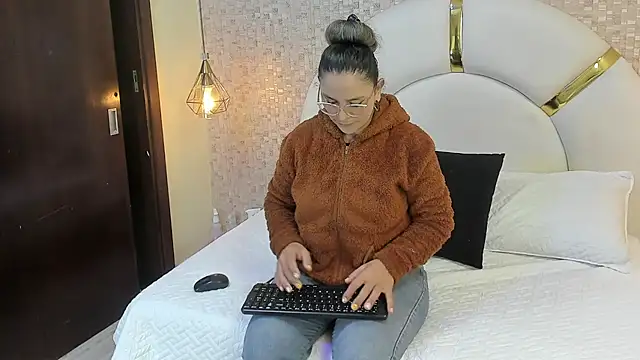 sophie 1 online show from 02-26-25, 03:03