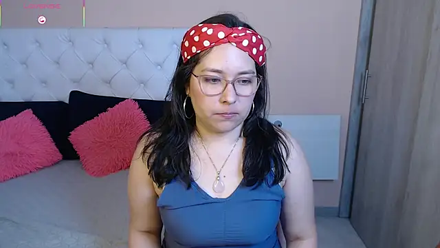 May Carlier online show from 12-19-25, 12:36