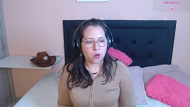 May Carlier online show from 10-04-25, 01:40