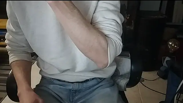 Snapshot of Foxmen91 chatting on 05-03-26, 08:34 Foxmen91 online show from 05-03-26, 08:34