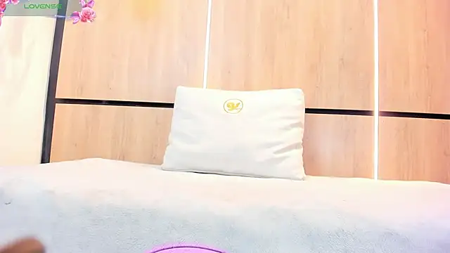 adela chase online show from 12-17-25, 02:49