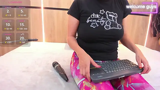adela chase online show from 10-16-25, 03:04