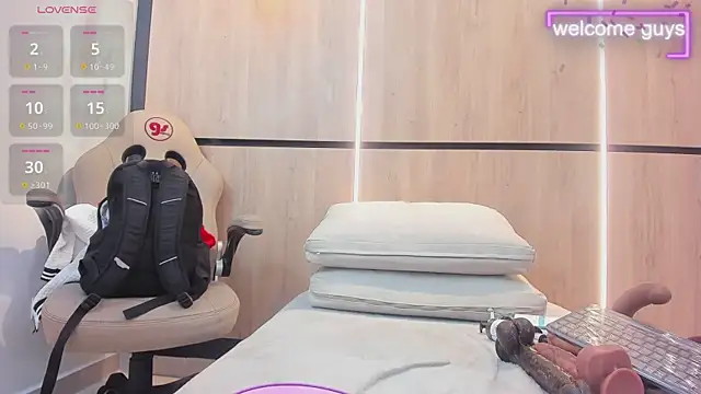 adela chase online show from 12-01-25, 02:56