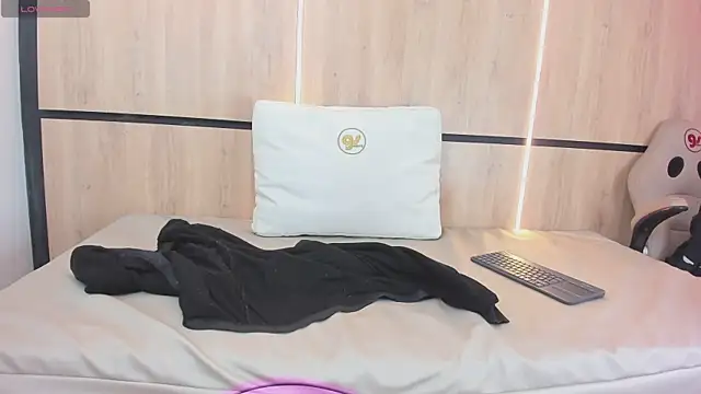 adela chase online show from 12-23-25, 02:00