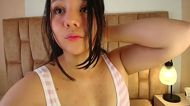 Snapshot of Emily_Trujillo chatting on 09-17-25, 07:05 Emily Trujillo online show from 09-17-25, 07:05