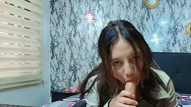 Snapshot of Emily_Trujillo chatting on 03-14-25, 04:30 Emily Trujillo online show from 03-14-25, 04:30