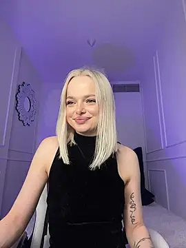 Snapshot of horny_blondiee chatting on 03-22-25, 11:32 horny blondiee online show from 03-22-25, 11:32
