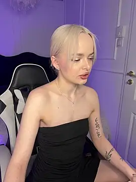 Snapshot of horny_blondiee chatting on 03-23-25, 08:15 horny blondiee online show from 03-23-25, 08:15