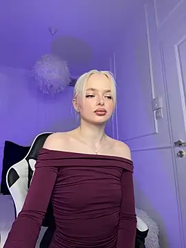 Snapshot of horny_blondiee chatting on 03-19-25, 08:23 horny blondiee online show from 03-19-25, 08:23