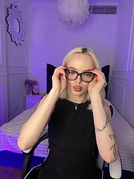 Snapshot of horny_blondiee chatting on 03-10-25, 08:28 horny blondiee online show from 03-10-25, 08:28