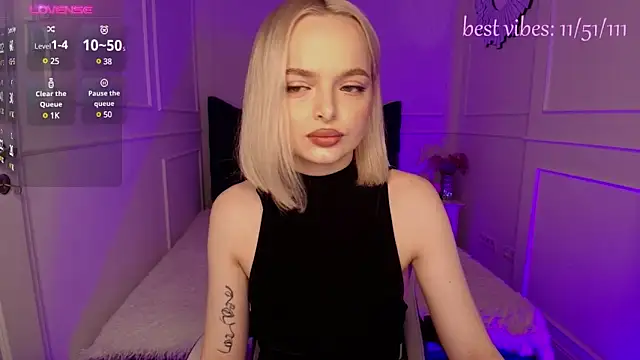 Snapshot of horny_blondiee chatting on 02-27-25, 08:46 horny blondiee online show from 02-27-25, 08:46
