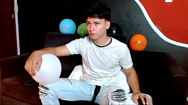 LiamEvans 0 online show from 03-11-25, 12:50