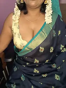 Snapshot of honey-sexy chatting on 06-23-26, 06:44 honey-sexy online show from 06-23-26, 06:44