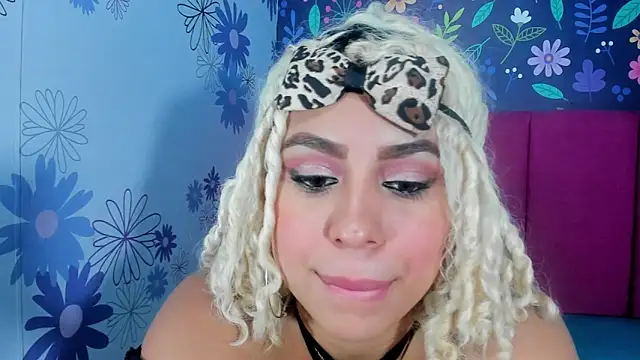 Lucy White   online show from 10-17-25, 08:54