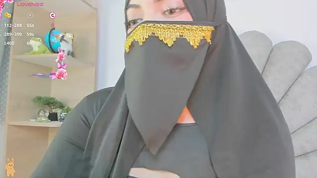 Snapshot of Amaltea chatting on 12-20-25, 04:37 Amaltea online show from 12-20-25, 04:37