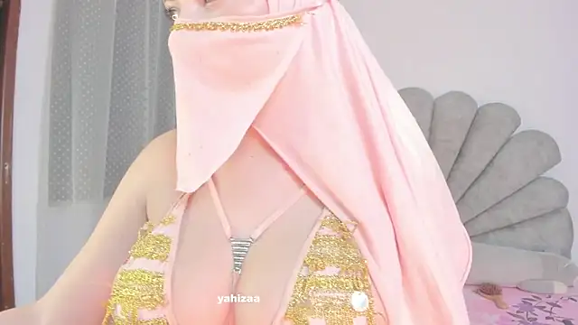 Snapshot of Amaltea chatting on 10-12-25, 09:38 Amaltea online show from 10-12-25, 09:38