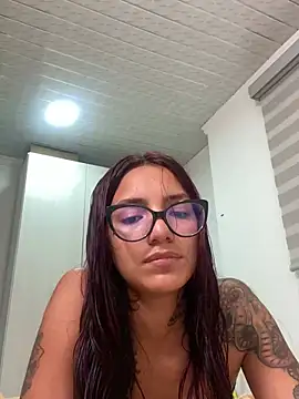 Snapshot of dolcebella chatting on 03-18-25, 07:55 dolcebella online show from 03-18-25, 07:55