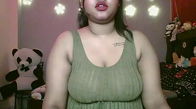 Snapshot of Your-love-12 chatting on 02-17-25, 01:22 Your-love-12 online show from 02-17-25, 01:22
