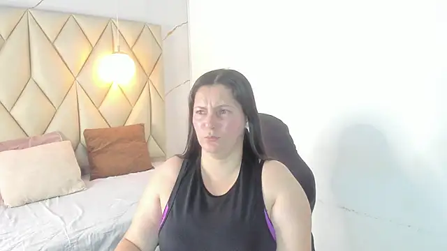 Snapshot of angelswets chatting on 07-22-26, 01:57 angelswets online show from 07-22-26, 01:57