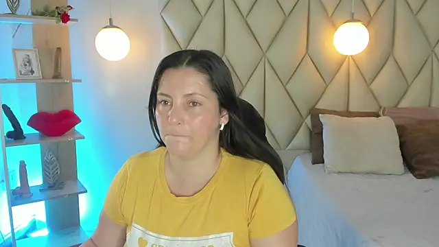 Snapshot of angelswets chatting on 06-10-26, 01:56 angelswets online show from 06-10-26, 01:56